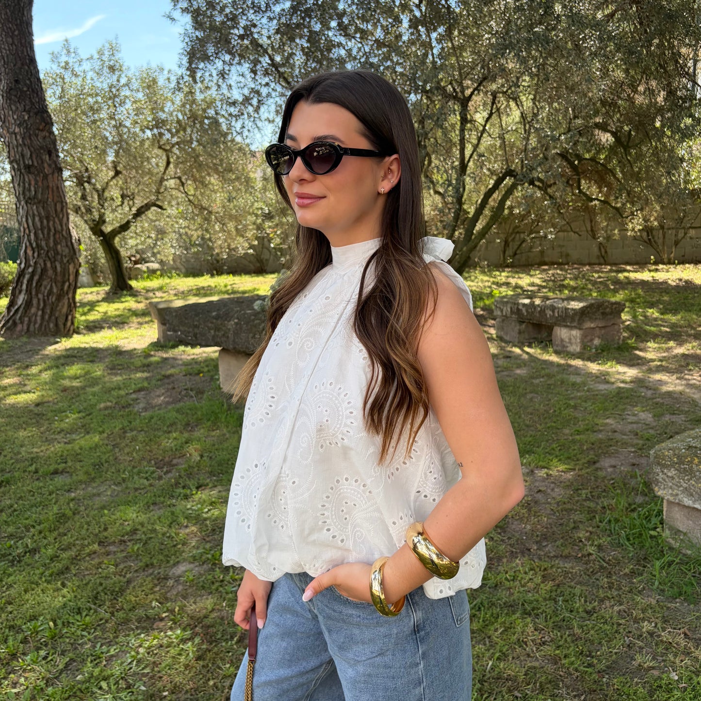 Blouse "brodée" dos nu